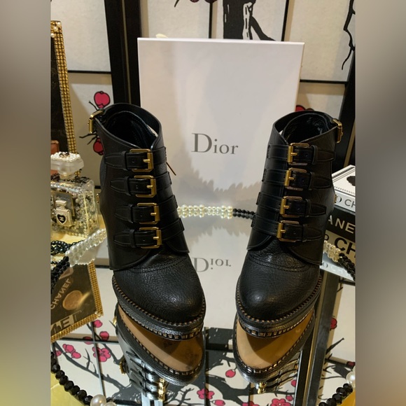 😍Fun and Edgy!Dior Cavaliere low boot.Leather with brass details Retail$1250.00 - Picture 3 of 11